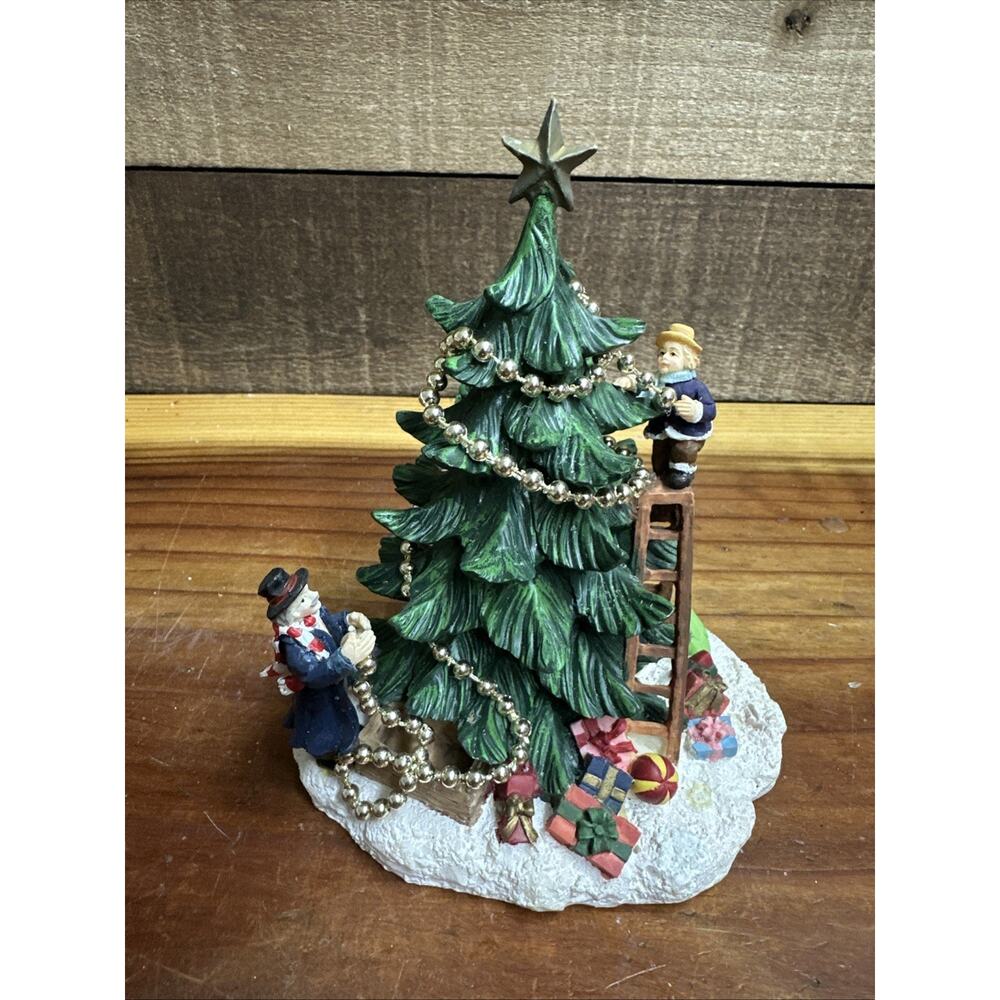 1999 Grandeur Noel Victorian Village Replacement Trimming The Tree Figure 5 3/8”